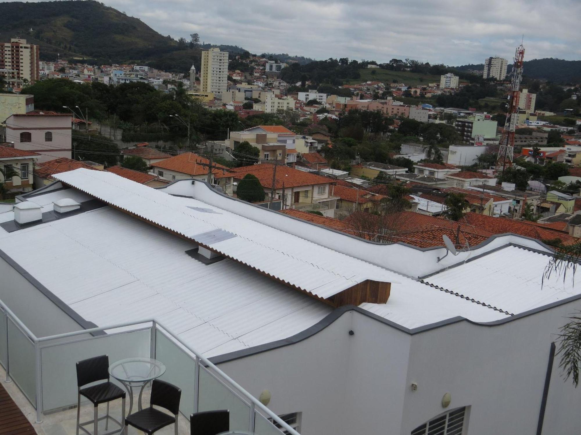 Mansao Casa Blanca Em C/ 5 Vagas Garagem * Sao Roque (Sao Paulo)