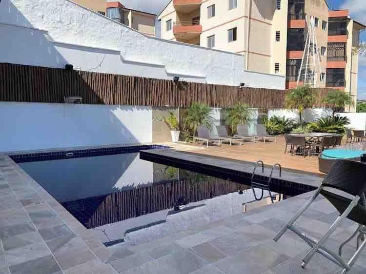 Mansao Casa Blanca Em C/ 5 Vagas Garagem * Sao Roque (Sao Paulo)