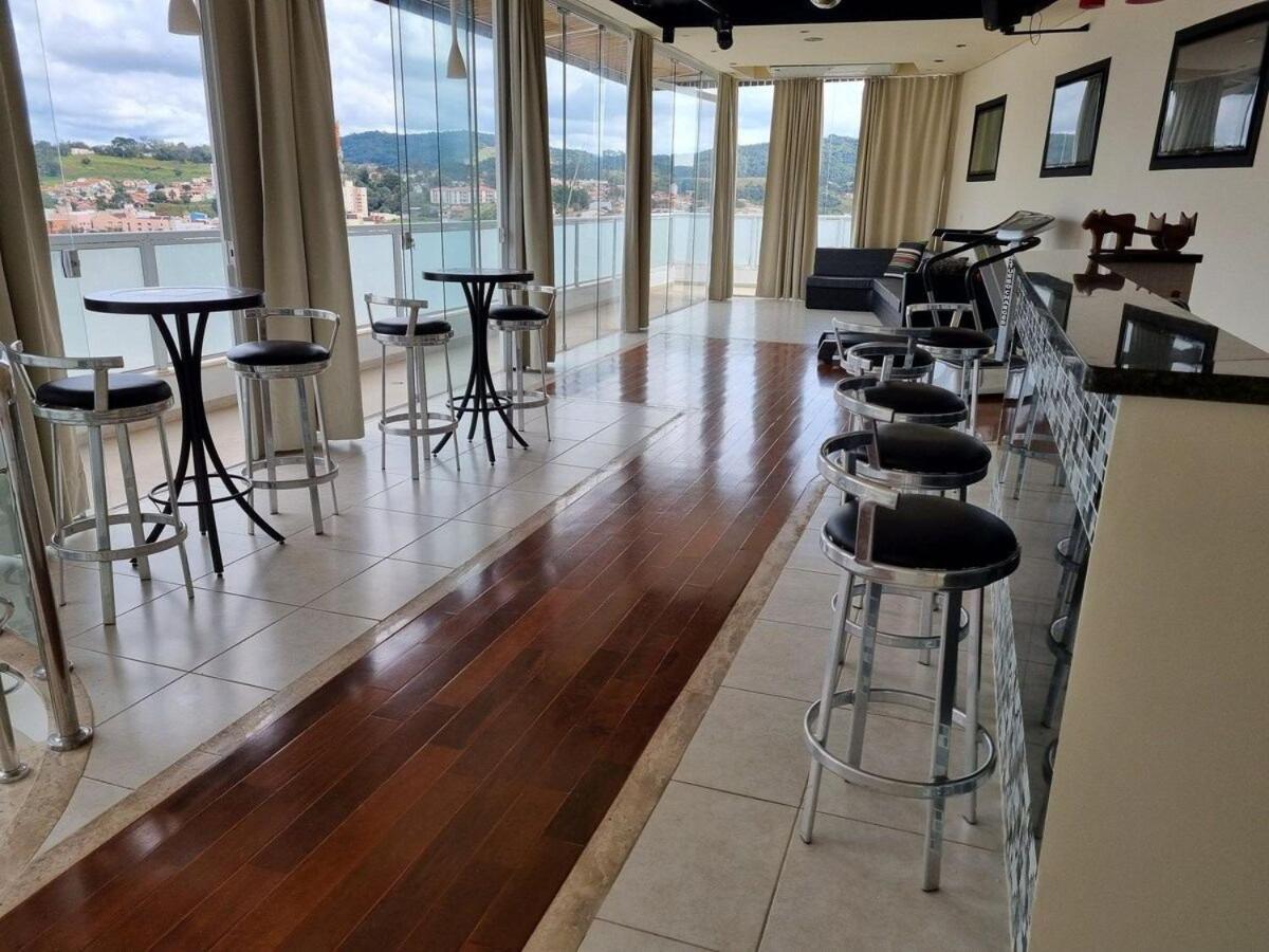 Mansao Casa Blanca Em C/ 5 Vagas Garagem Sao Roque (Sao Paulo)