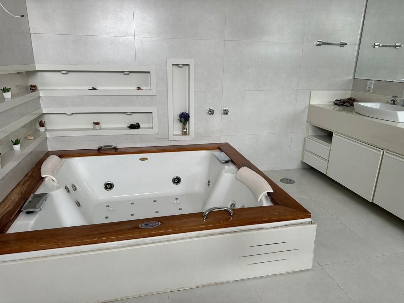 Mansao Casa Blanca Em C/ 5 Vagas Garagem Sao Roque (Sao Paulo)