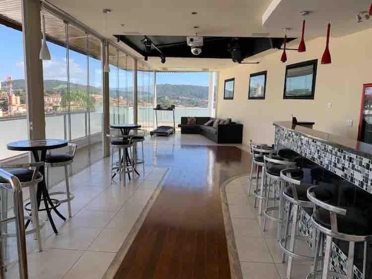 Mansao Casa Blanca Em C/ 5 Vagas Garagem Сasa de vacaciones São Roque