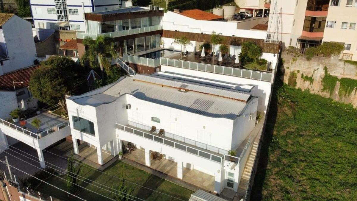 Mansao Casa Blanca Em C/ 5 Vagas Garagem