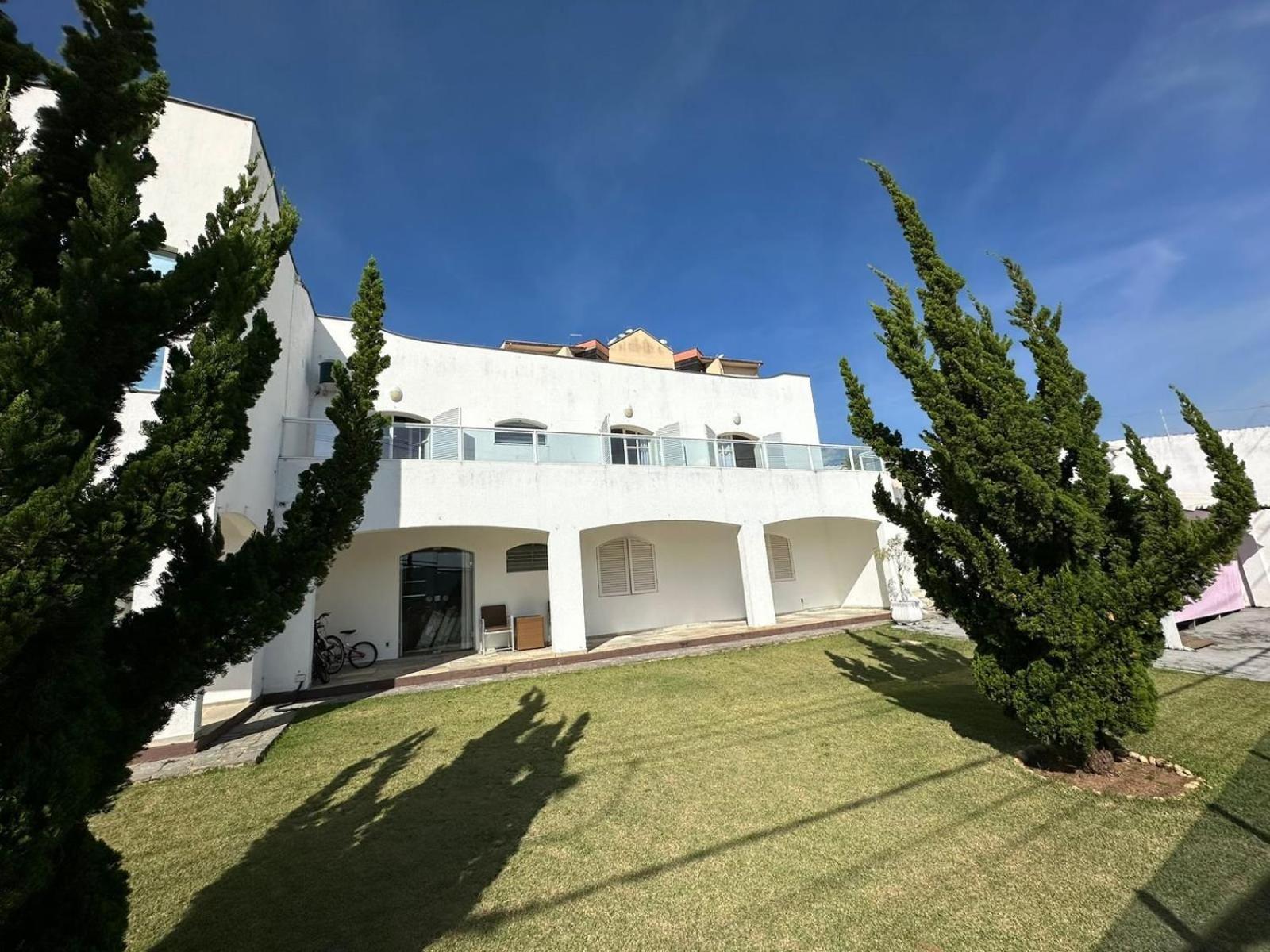 Mansao Casa Blanca Em C/ 5 Vagas Garagem Сasa de vacaciones São Roque